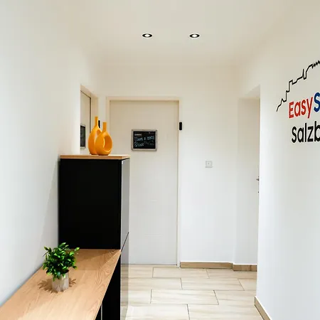 Easysuites Homestay